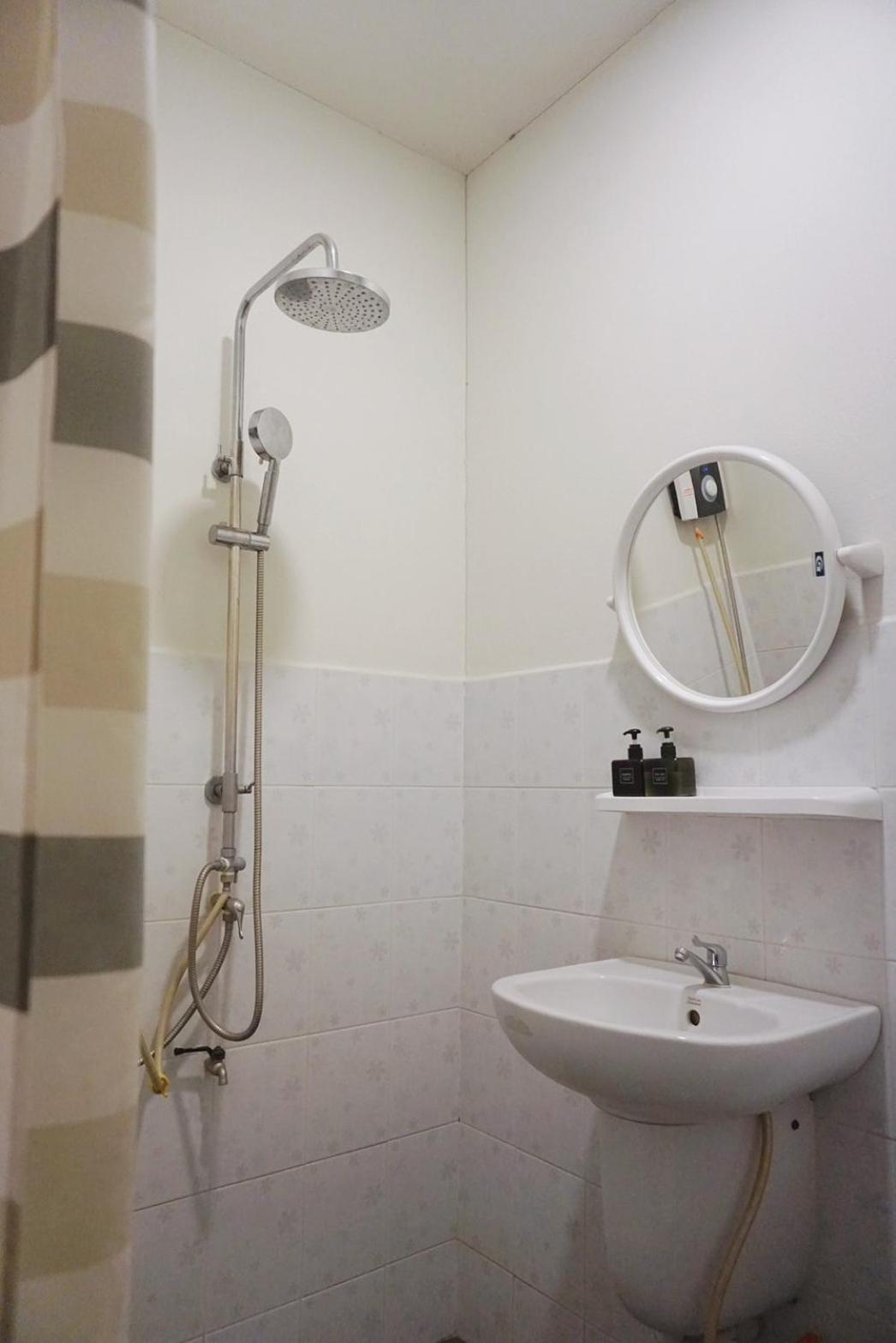Manee Guesthouse And Record บ้านมานี チエンマイ エクステリア 写真