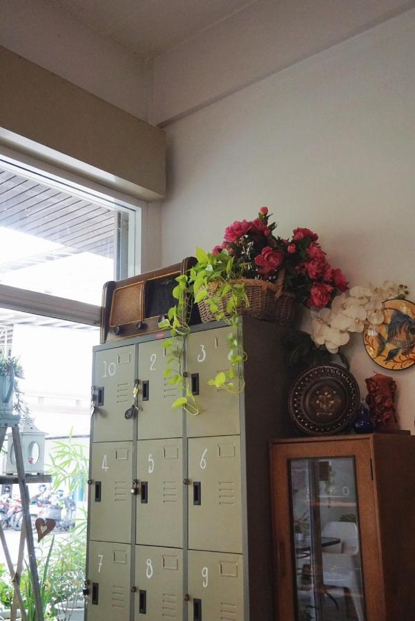 Manee Guesthouse And Record บ้านมานี チエンマイ エクステリア 写真