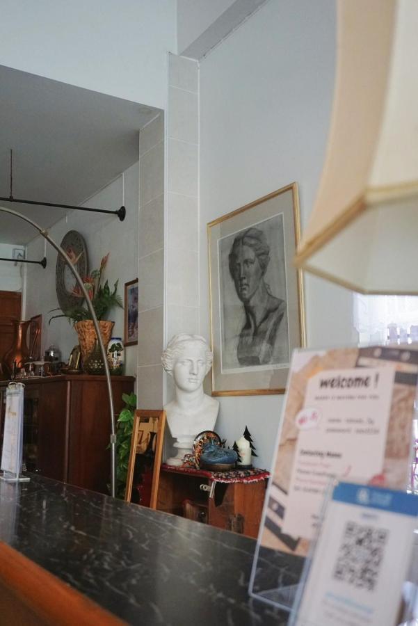 Manee Guesthouse And Record บ้านมานี チエンマイ エクステリア 写真